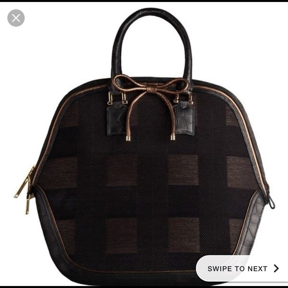 SOLD SOLD SOLD Burberry orchard jacquard purse